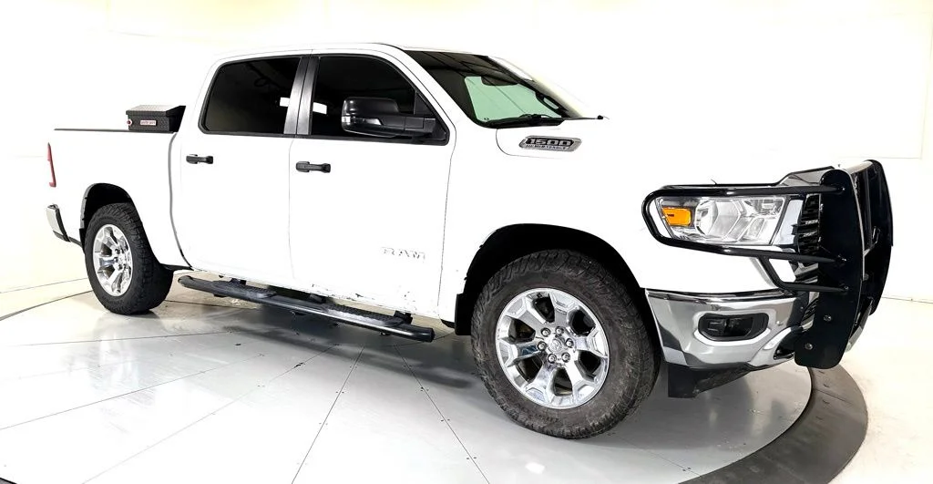 2023 RAM 1500 Big Horn/Lone Star 4x4 Crew Cab 5'7's photo
