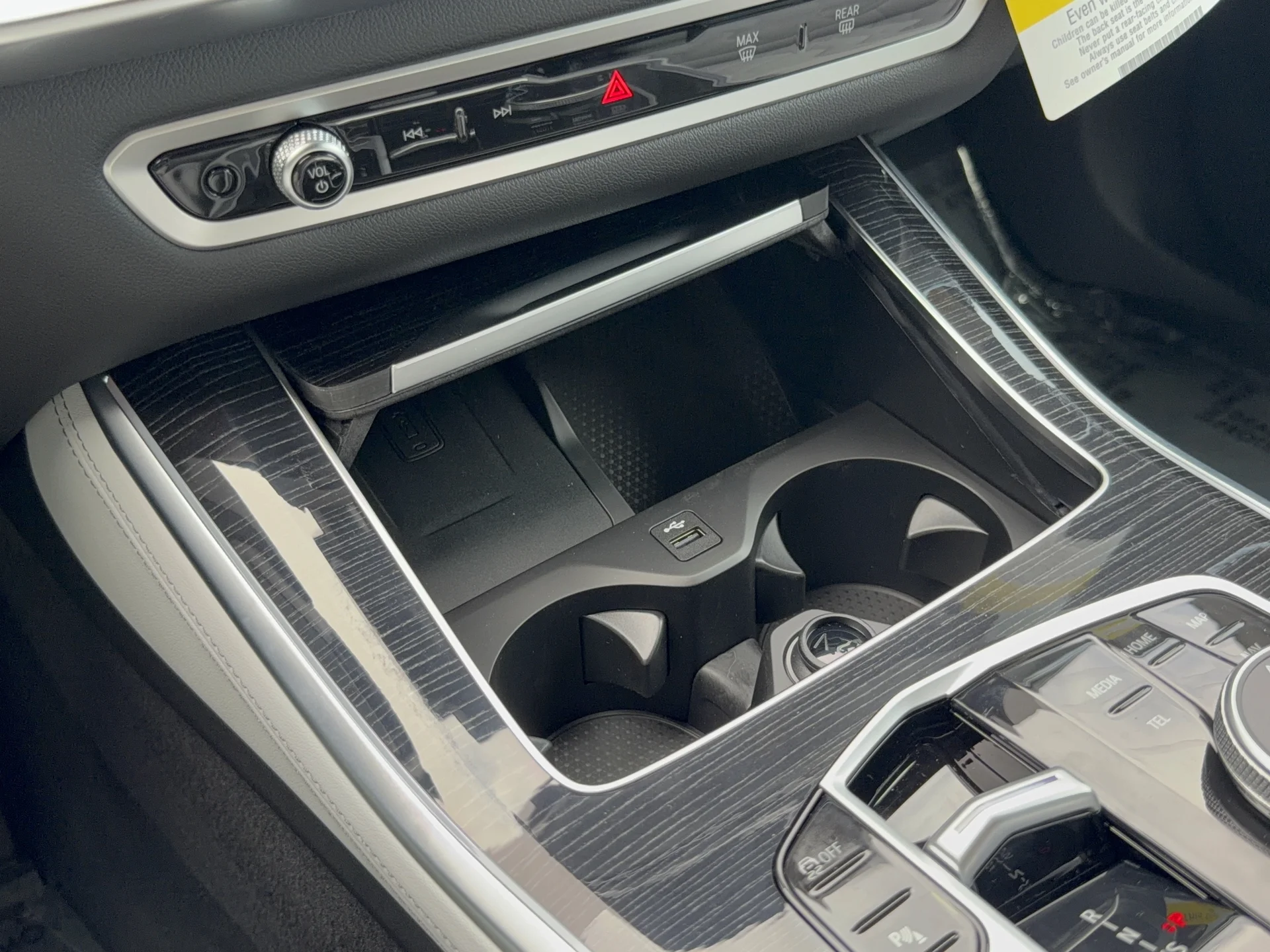 New 2026 Carbon Black Metallic BMW xDrive40i image 20