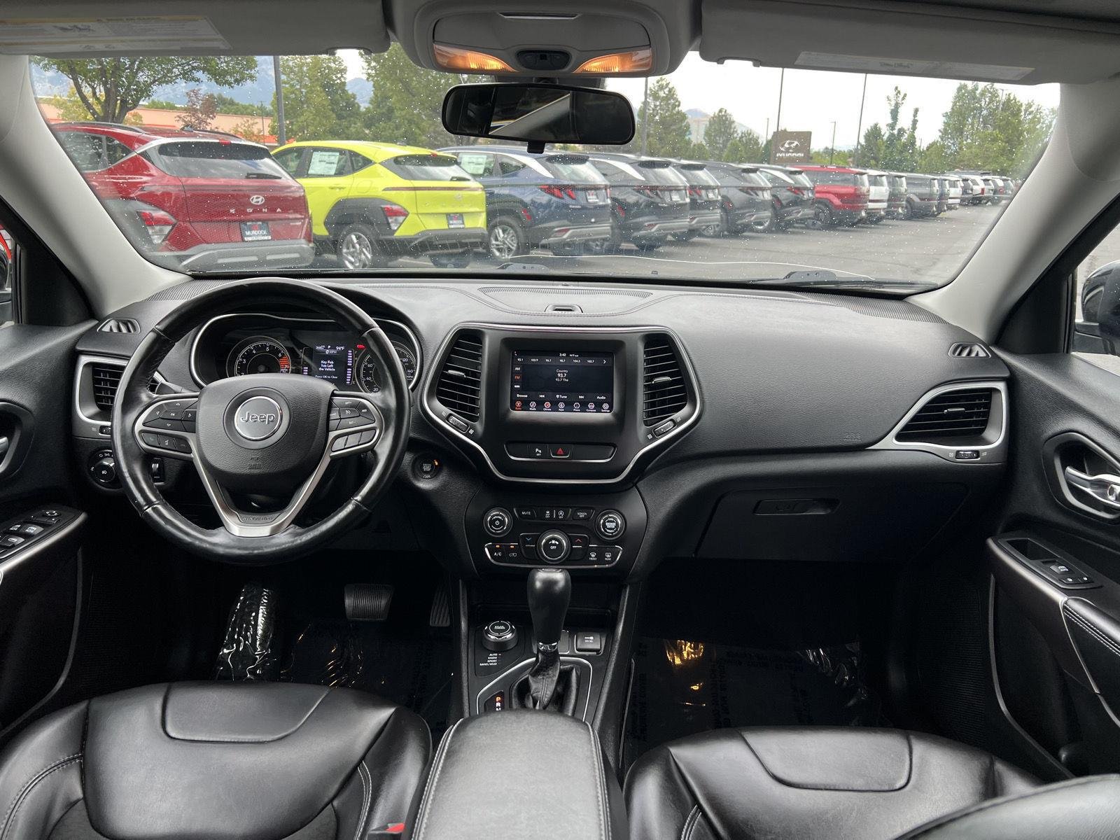 Used 2019 Diamond Black Crystal Pearlcoat Jeep Latitude Plus image 24