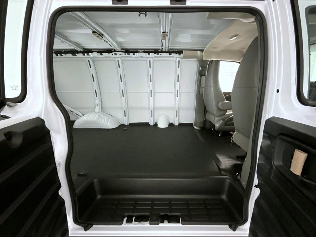 2025 Chevrolet Express Cargo Work Van - Photo 11