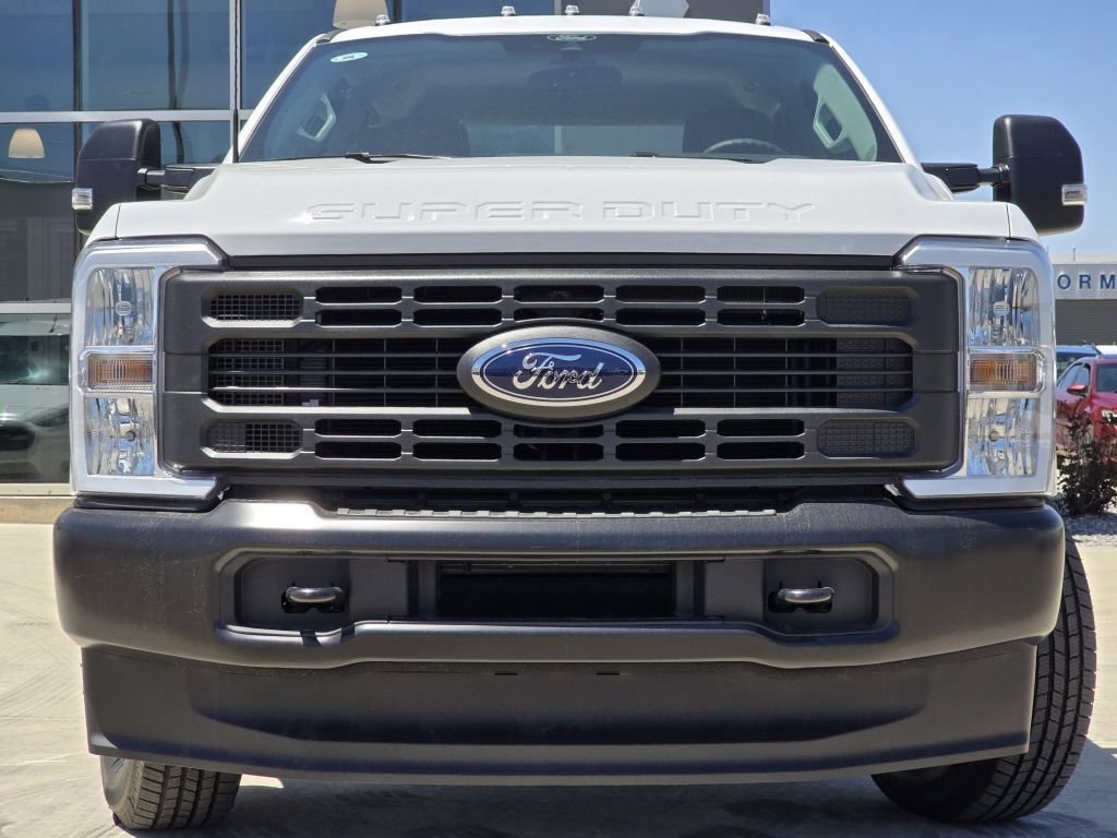 New 2026 Oxford White Ford XL image 2