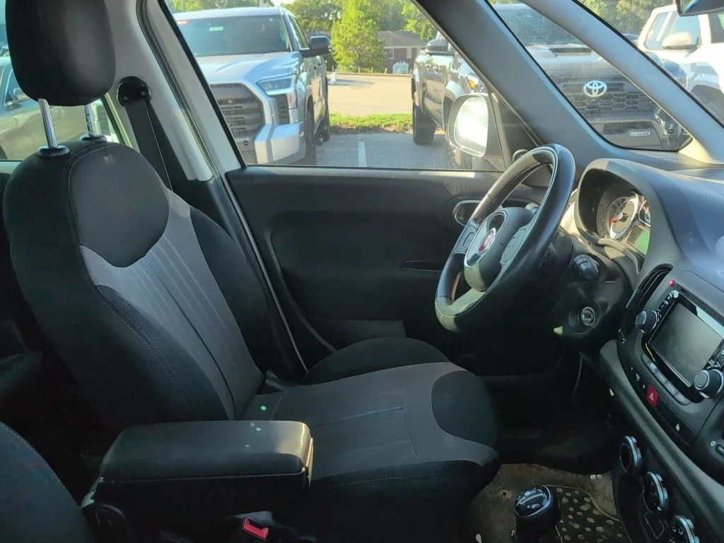 Used 2017 White FIAT Pop image 2