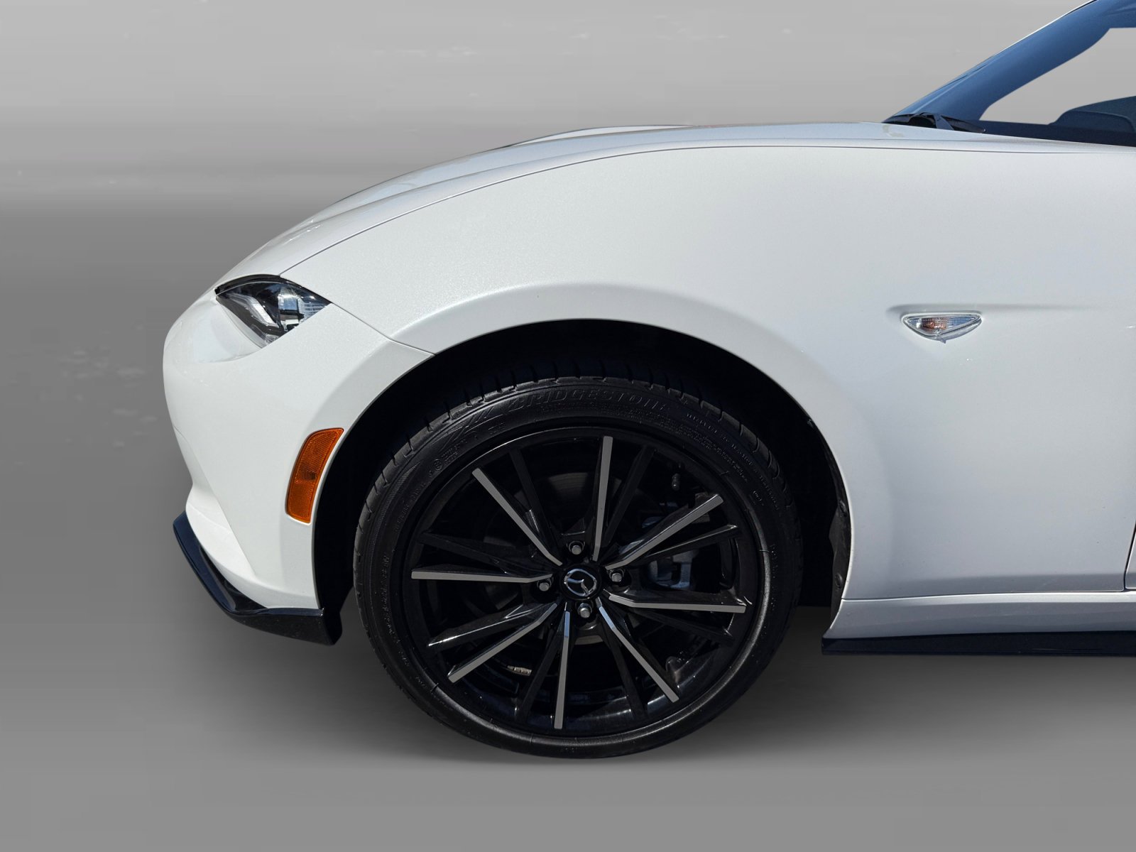 Certified Used 2025 Snowflake White Pearl Mazda Grand Touring image 9
