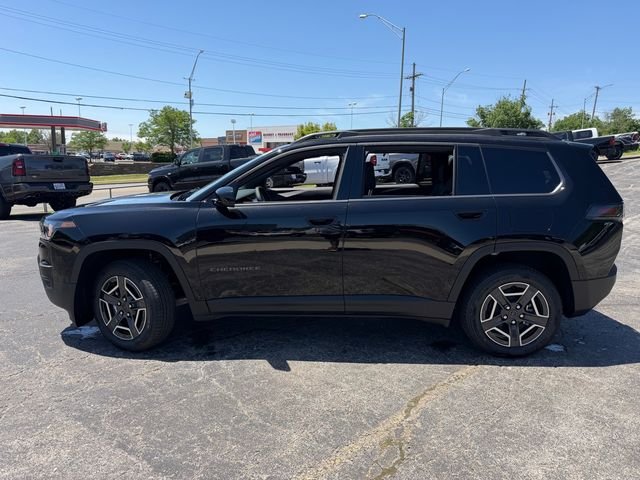 New 2026 Diamond Black Crystal Pearl-Coat Exterior Paint Jeep Laredo image 11