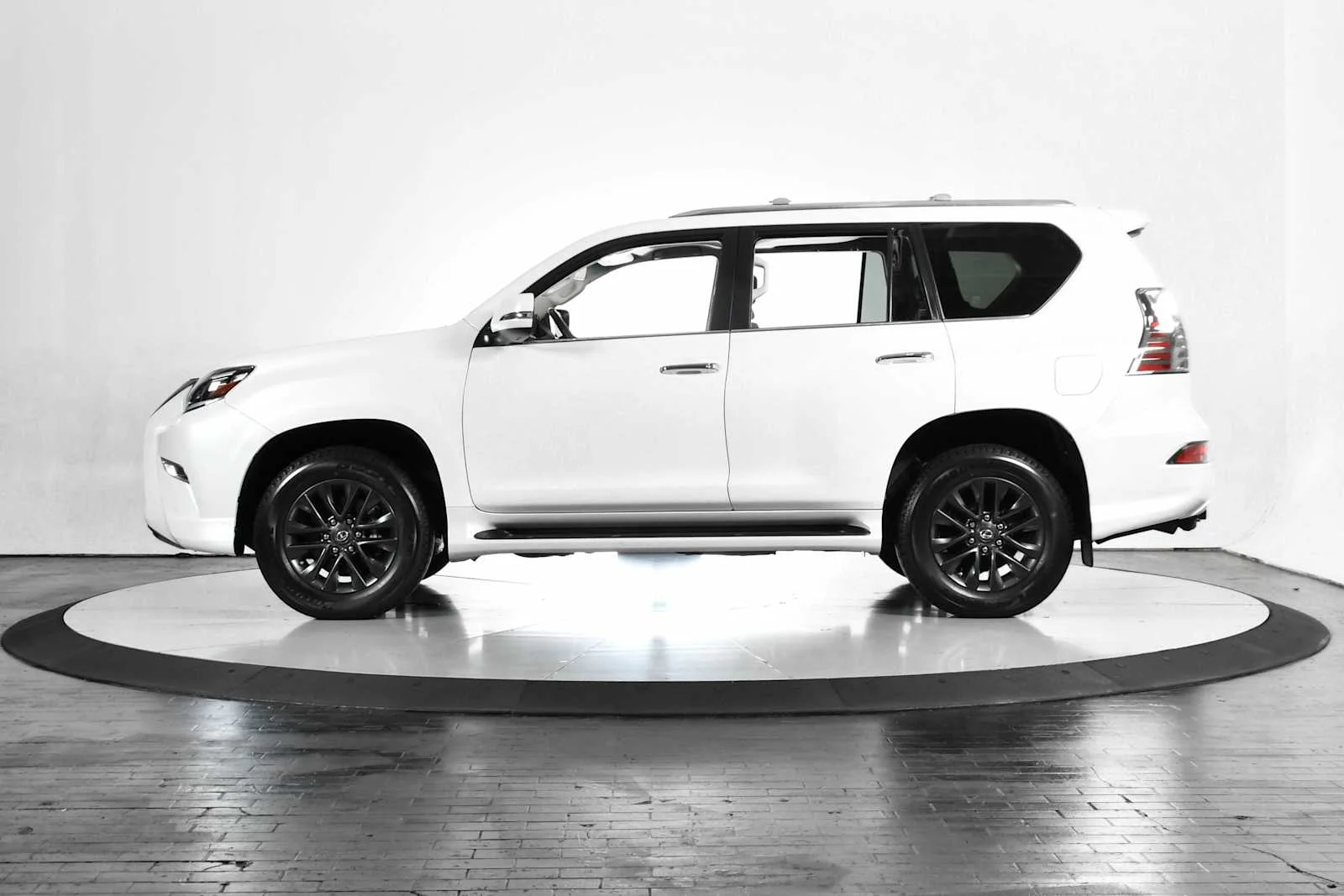 Used 2023 Eminent White Pearl Lexus Premium image 2