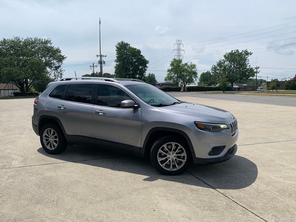 Used 2021 Silver Jeep Latitude Plus image 8