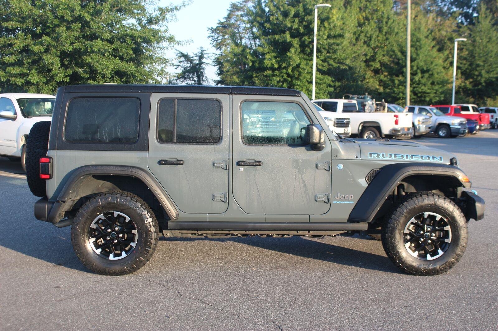 Used 2024 Grey Jeep Rubicon image 8