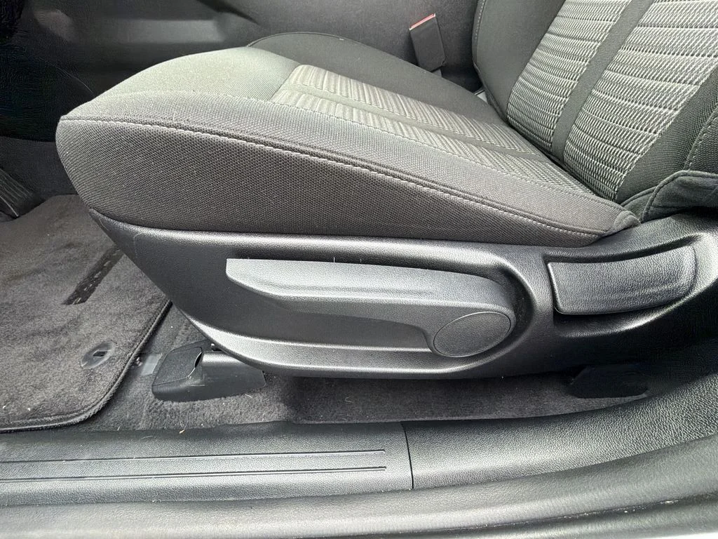 Used 2024 White Kia LX image 18