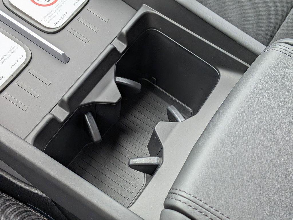 New 2026 White Hyundai SE FWD image 22
