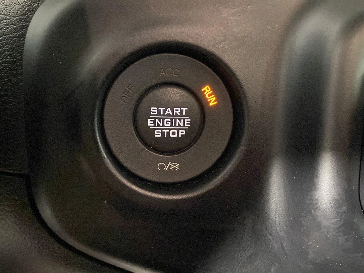 Used 2019 Bikini Pearlcoat Jeep Sport S image 16