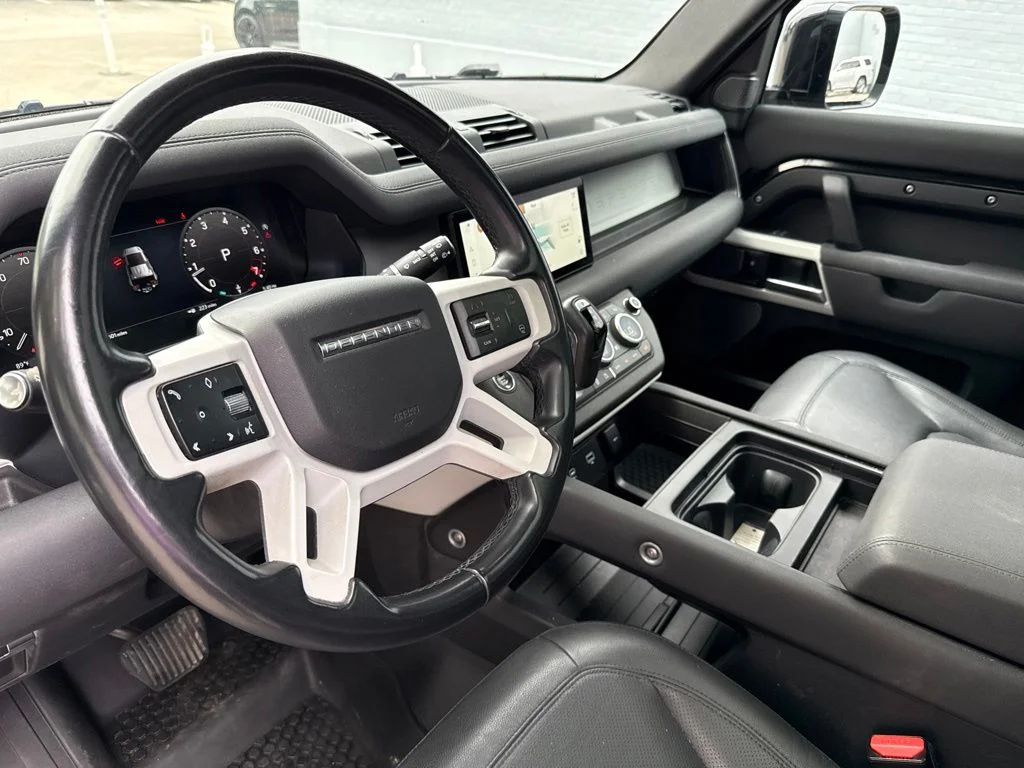 Used 2023 Black Land Rover S image 8