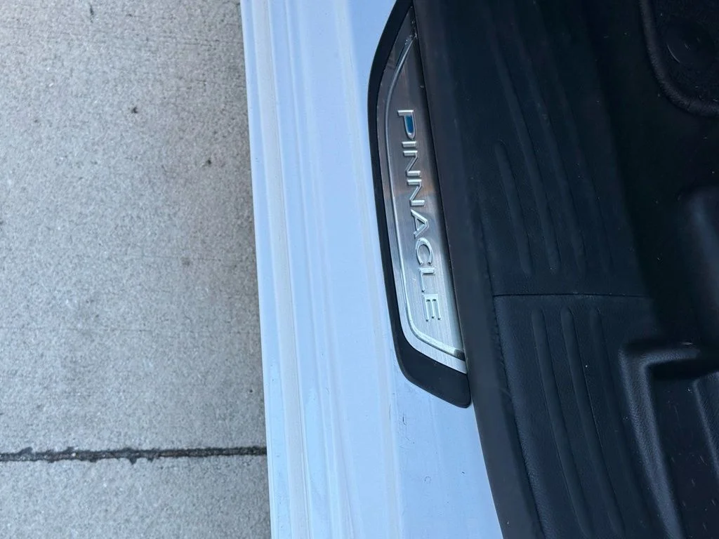 New 2026 Bright White Clear-Coat Exterior Paint Chrysler Pinnacle image 30