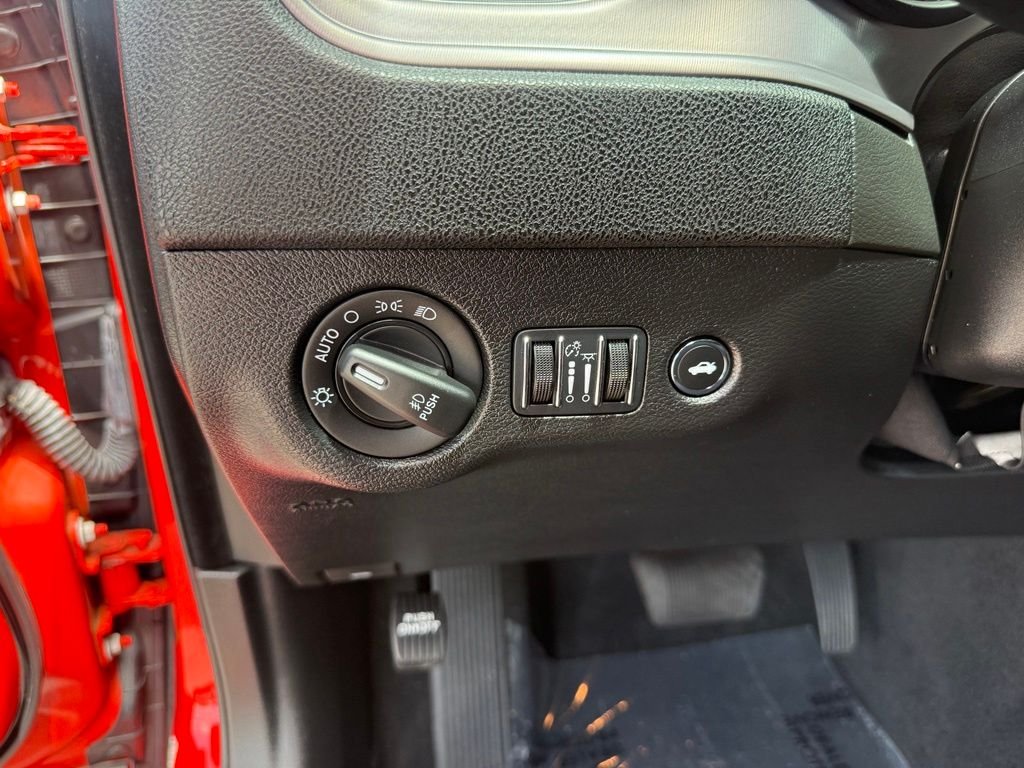 Used 2023 Go Mango! Dodge R/T Scat Pack image 9