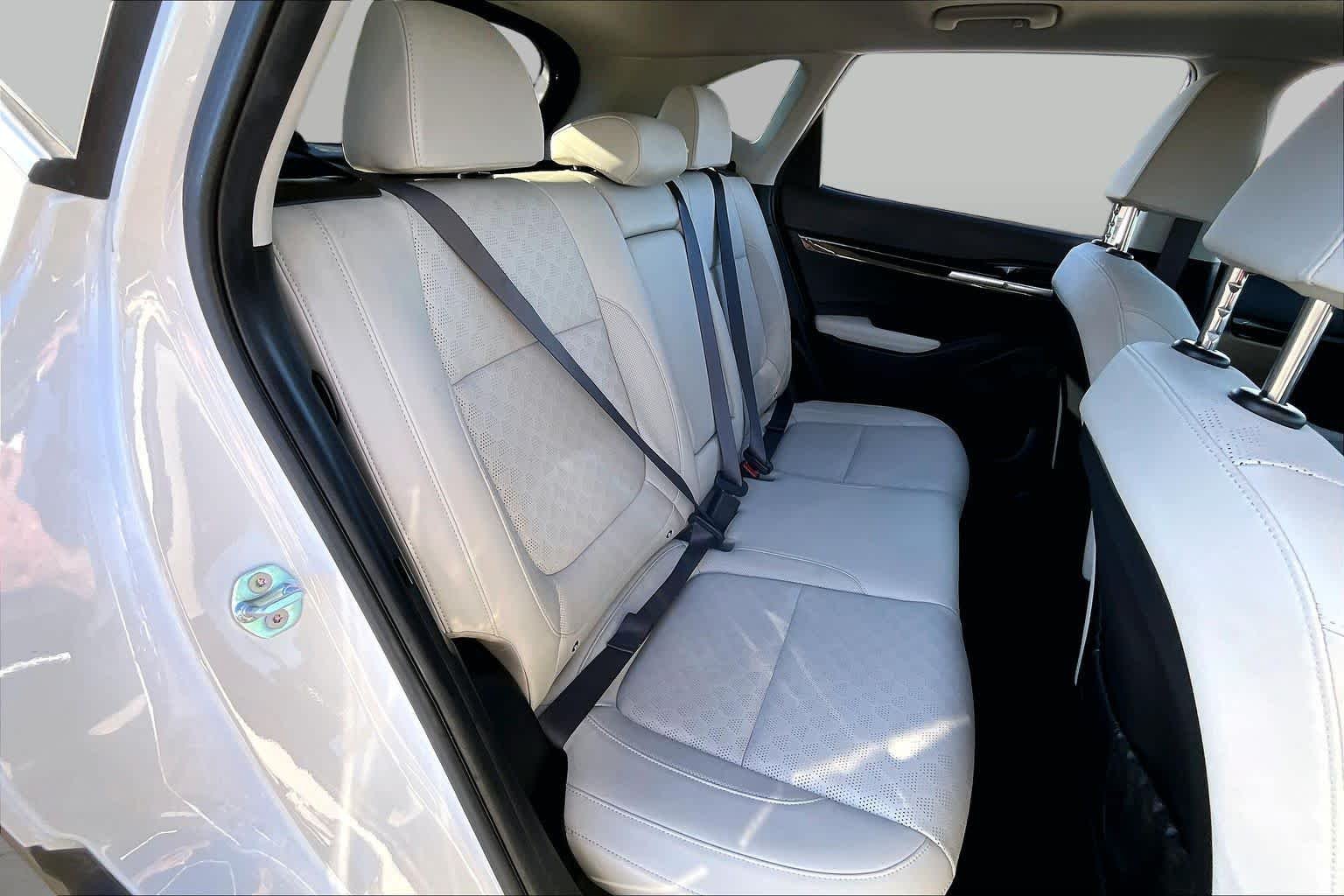 Used 2021 Snow White Pearl Kia EX image 19