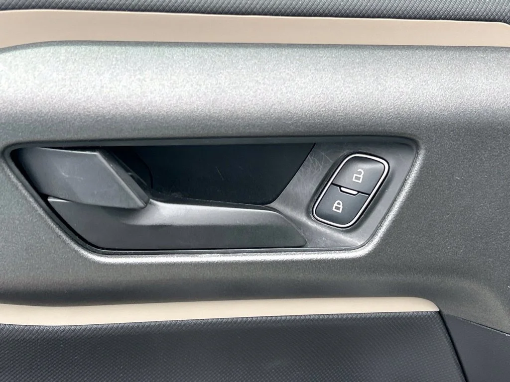 Certified Used 2025 Oxford White Ford Big Bend image 19