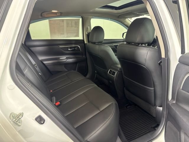 Used 2018 White Nissan 2.5 SL image 5