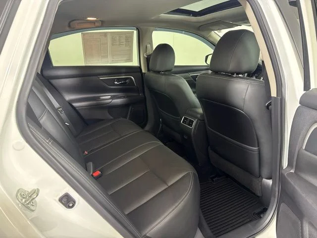 Used 2018 White Nissan 2.5 SL image 5