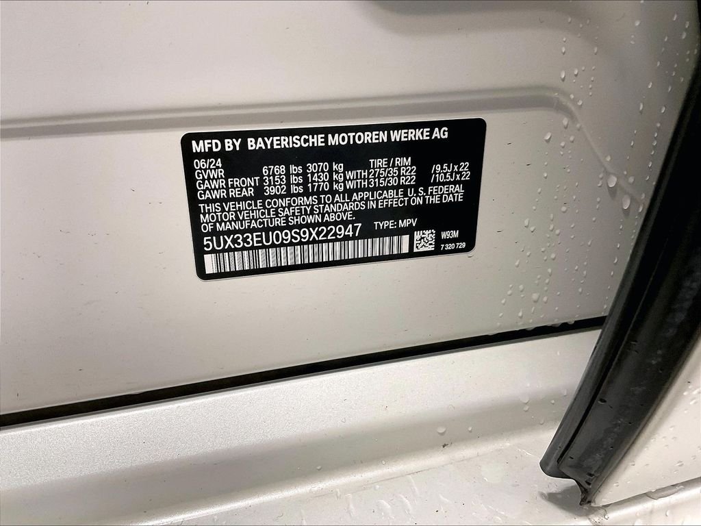 Used 2025 White BMW M60i image 35
