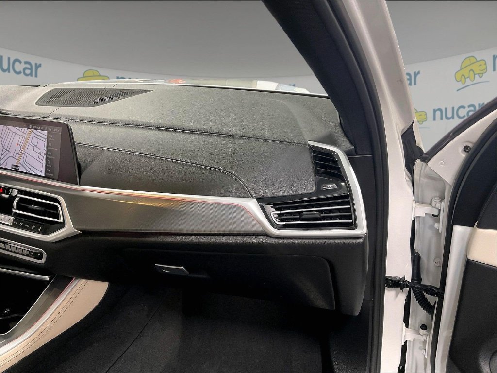 Used 2022 White BMW xDrive40i image 13