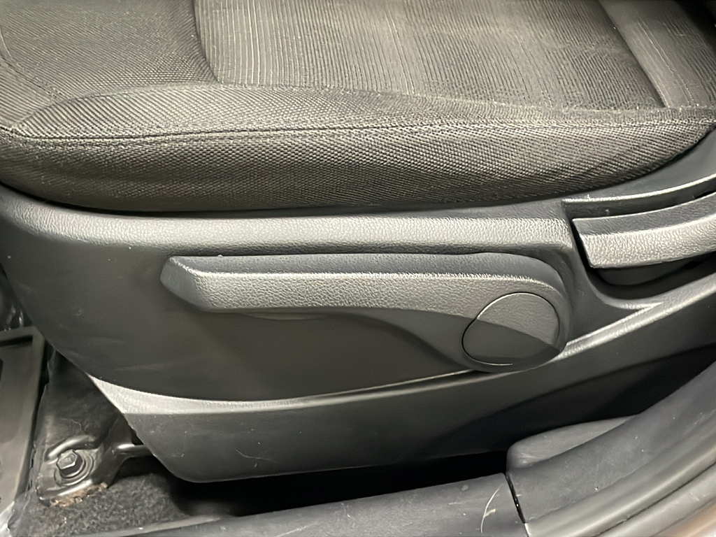 Used 2011 Silver Kia LX image 19