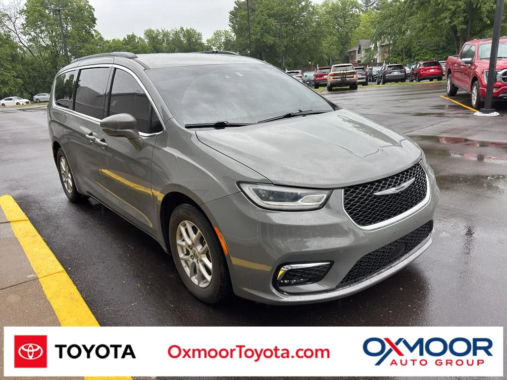 2022 Chrysler Pacifica Touring L's photo