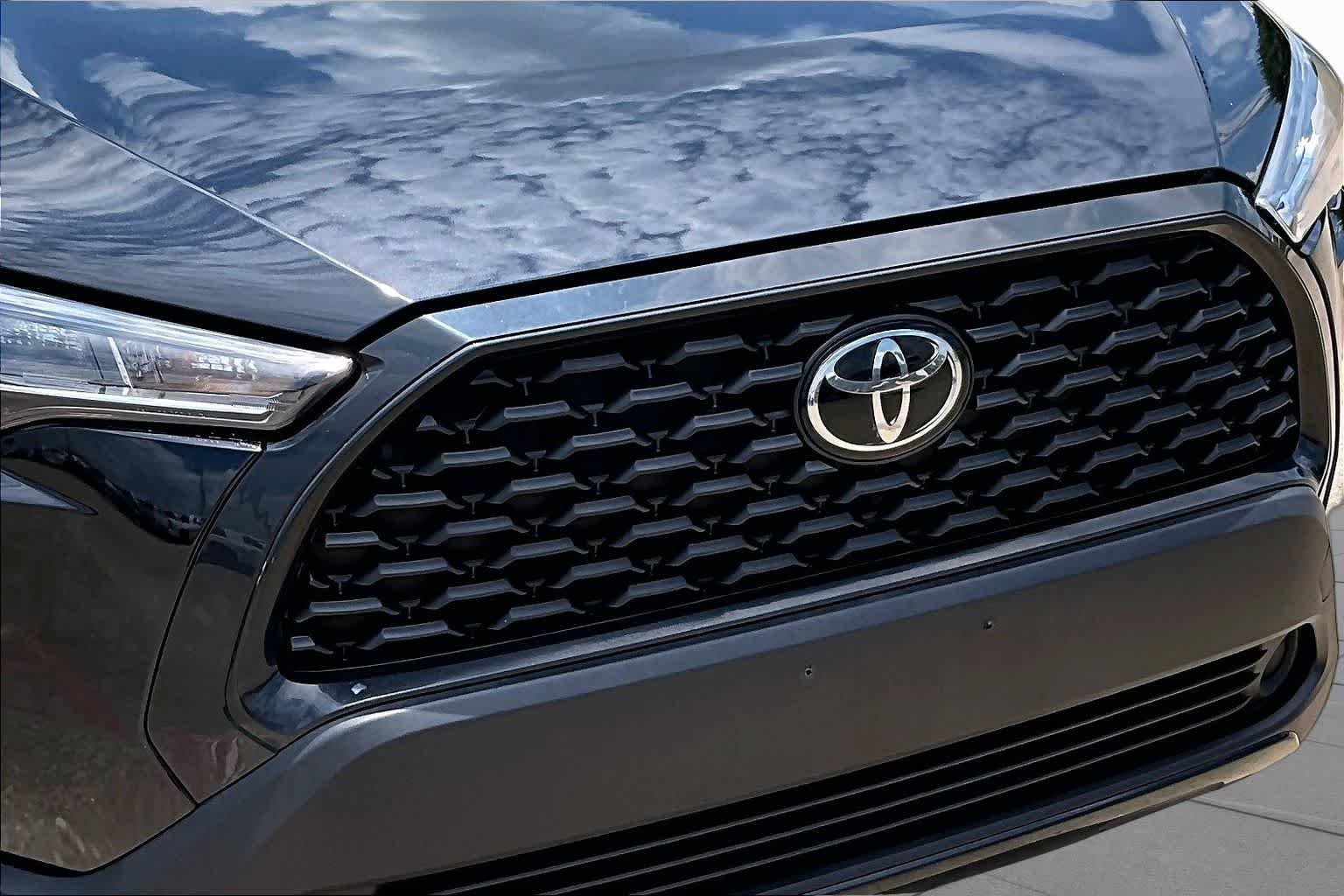 Used 2022 Jet Black Toyota LE image 29