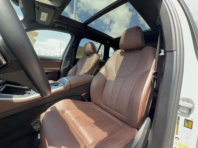 Used 2022 Mineral White Metallic BMW xDrive40i image 10