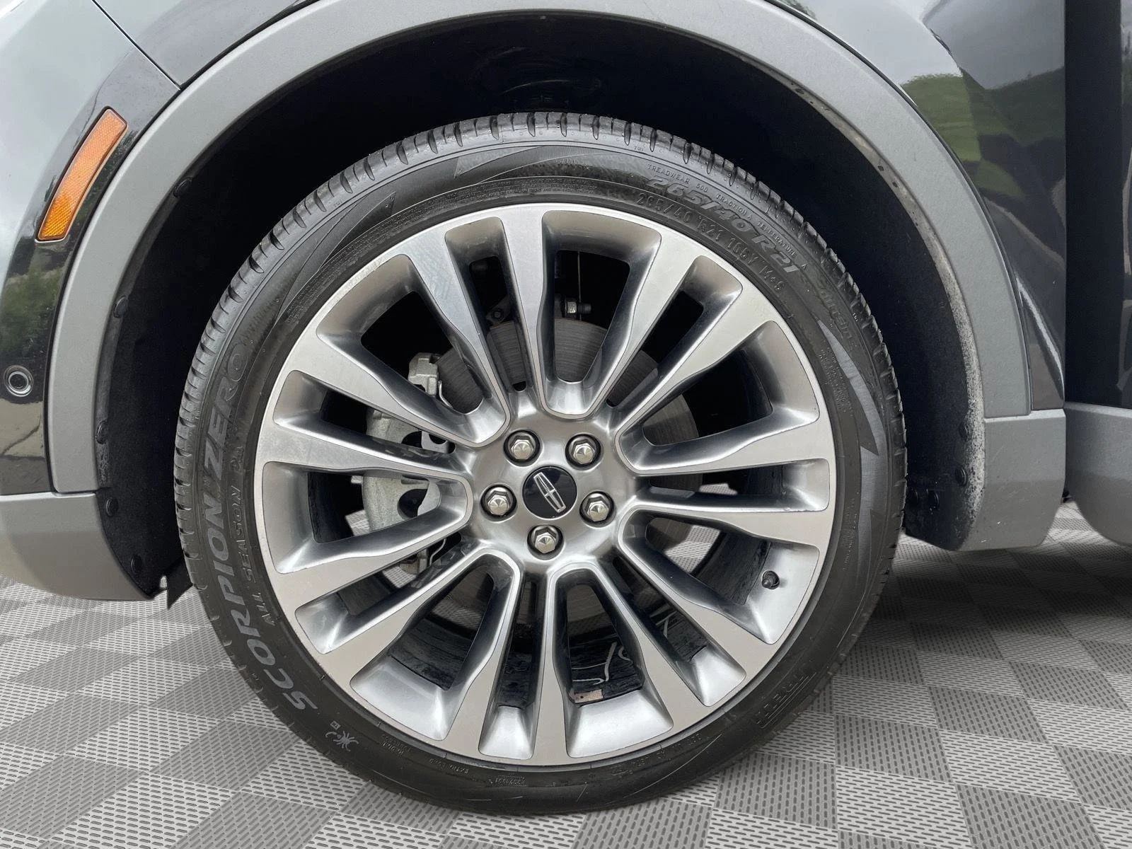 Used 2016 Black Velvet Lincoln Reserve image 19