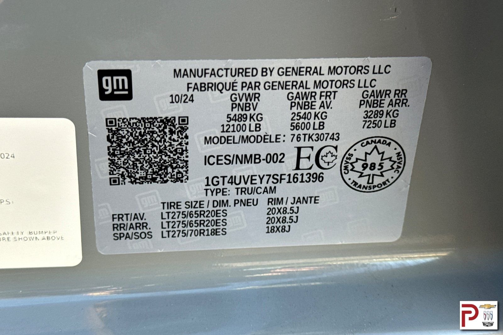 Used 2025 Gray GMC AT4 image 35
