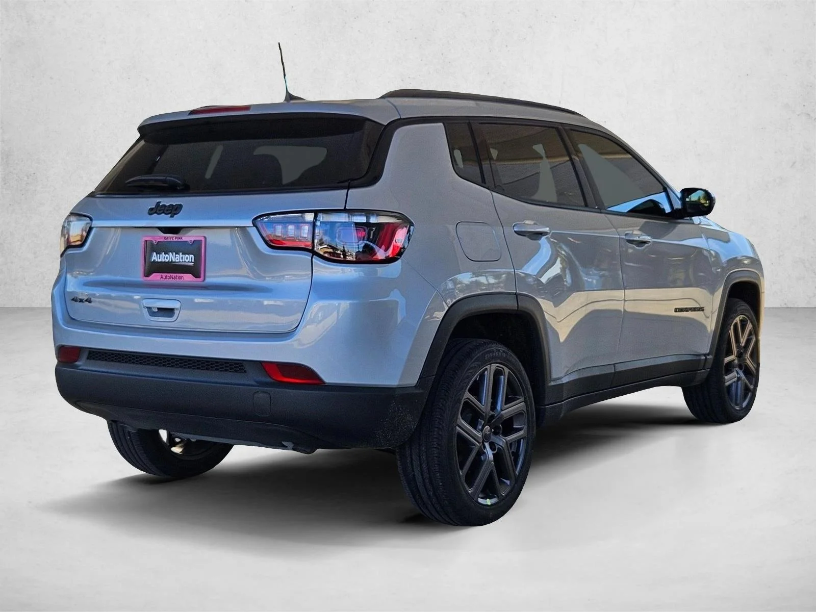 New 2026 Silver Zynith Metallic Clear-Coat Exterior Paint Jeep Latitude Altitude image 2