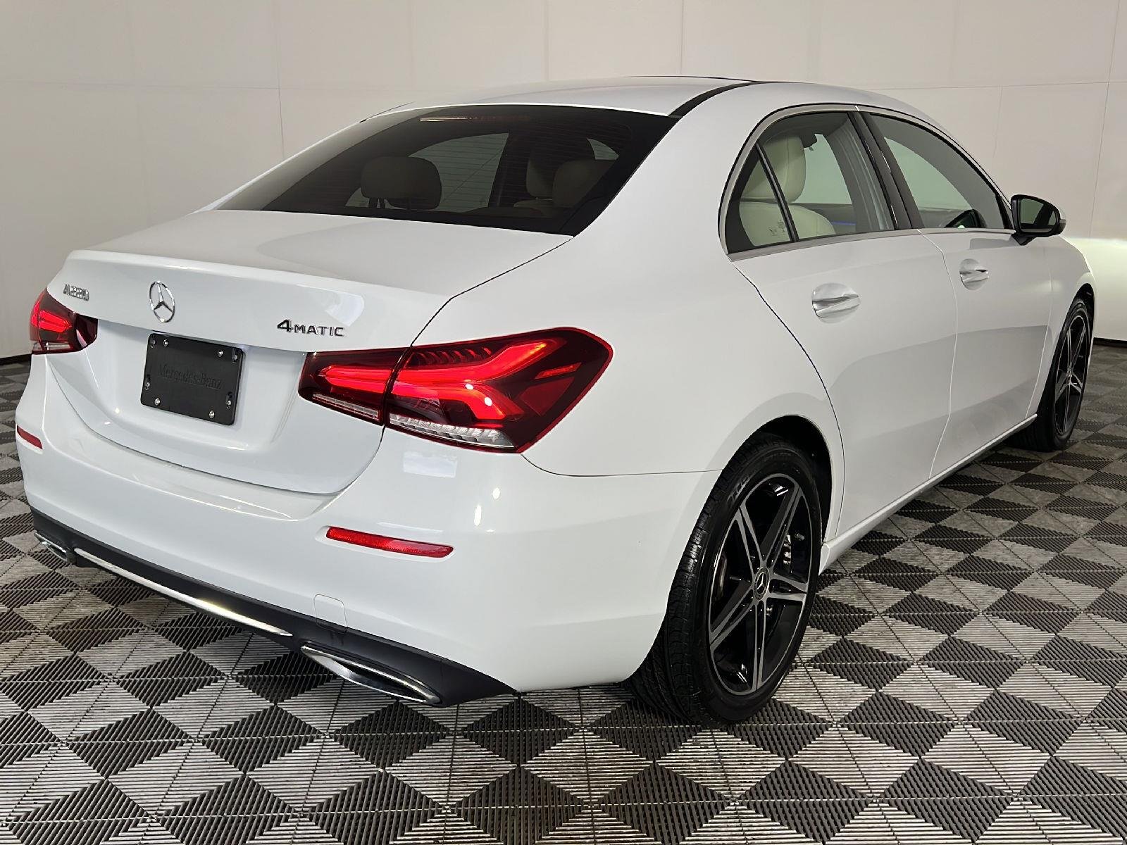 Used 2022 Digital White Metallic Mercedes-Benz A 220 image 21