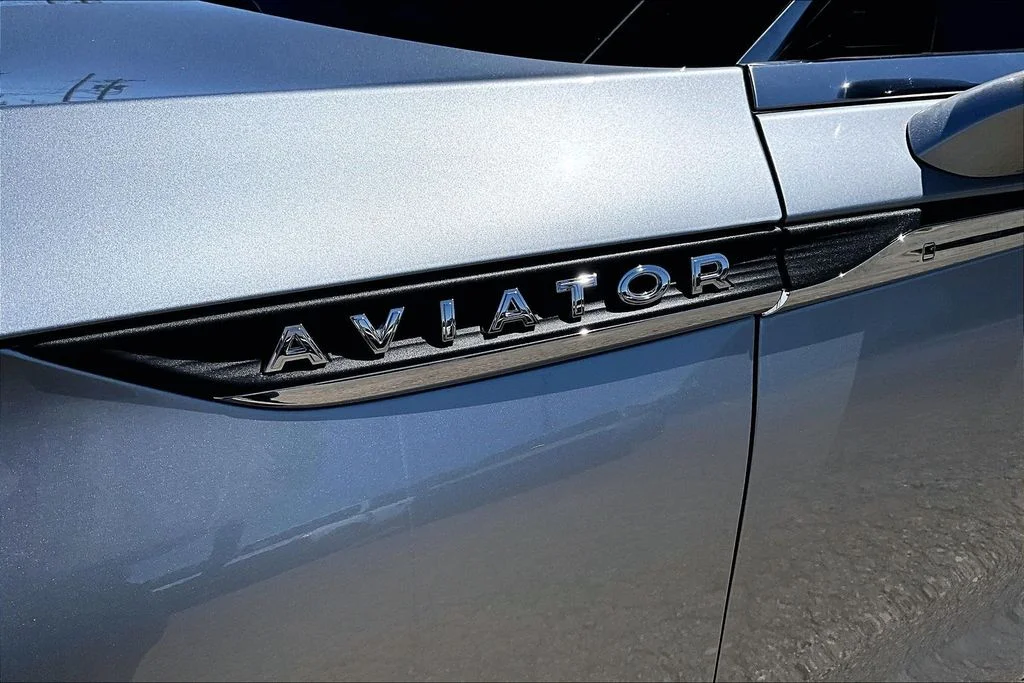 Used 2020 Radiance Metallic Lincoln Reserve image 8