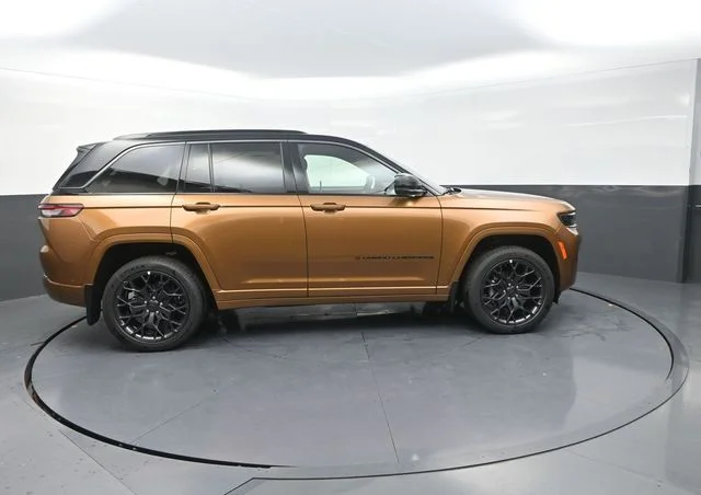 New 2026 Copper Shino Metallic Clear-Coat Exterior Paint Jeep Summit image 10