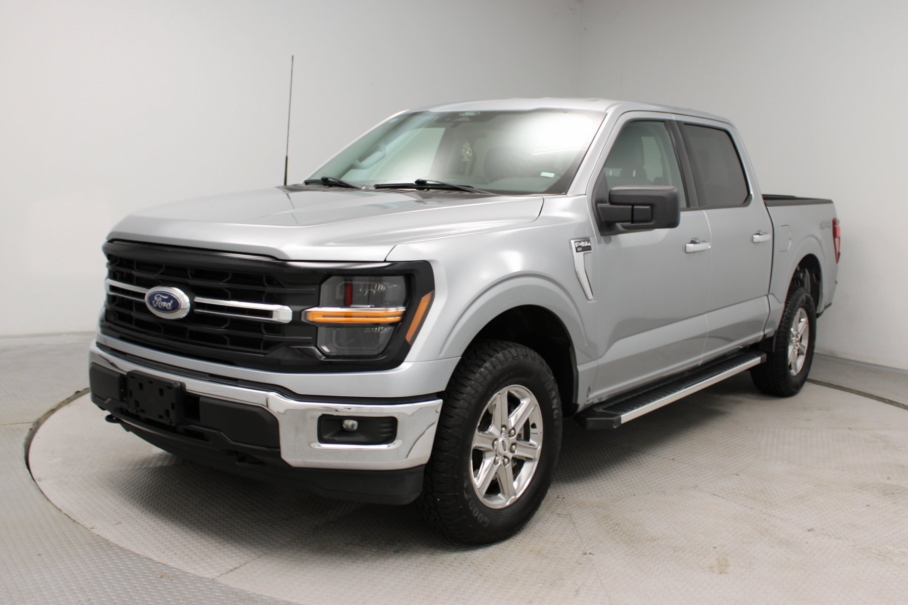Used 2025 ICONIC SILVER METALLIC Ford XLT 4WD SuperCrew 5.5