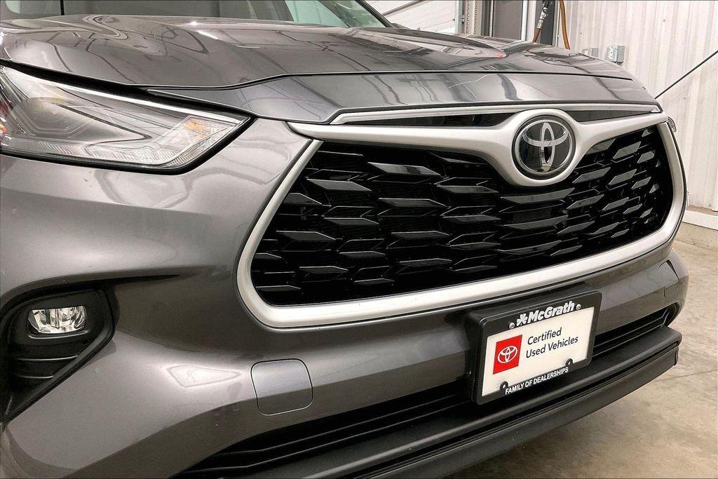 Used 2023 Gray Toyota XLE image 33