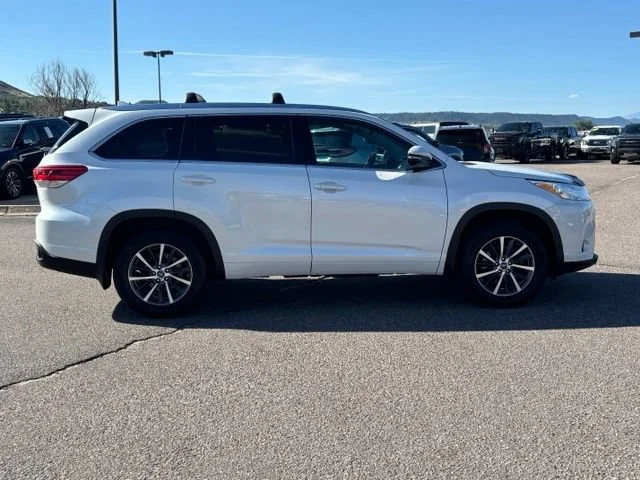 Used 2017 White Toyota XLE image 7