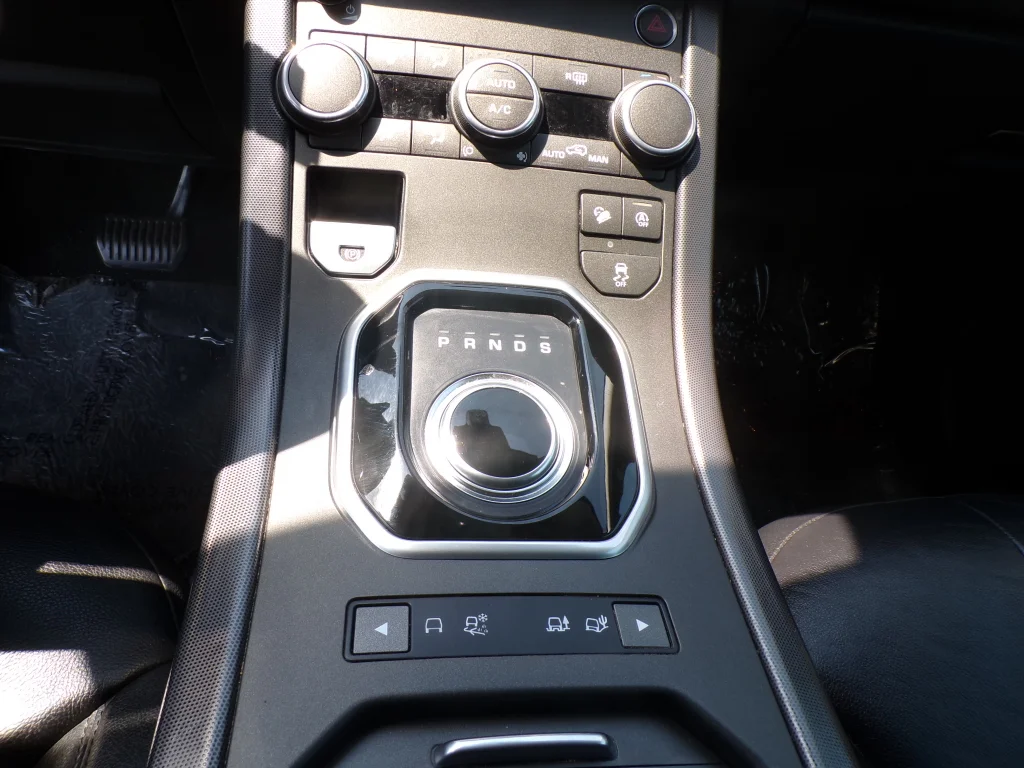 Used 2018 Fuji White Land Rover SE image 18