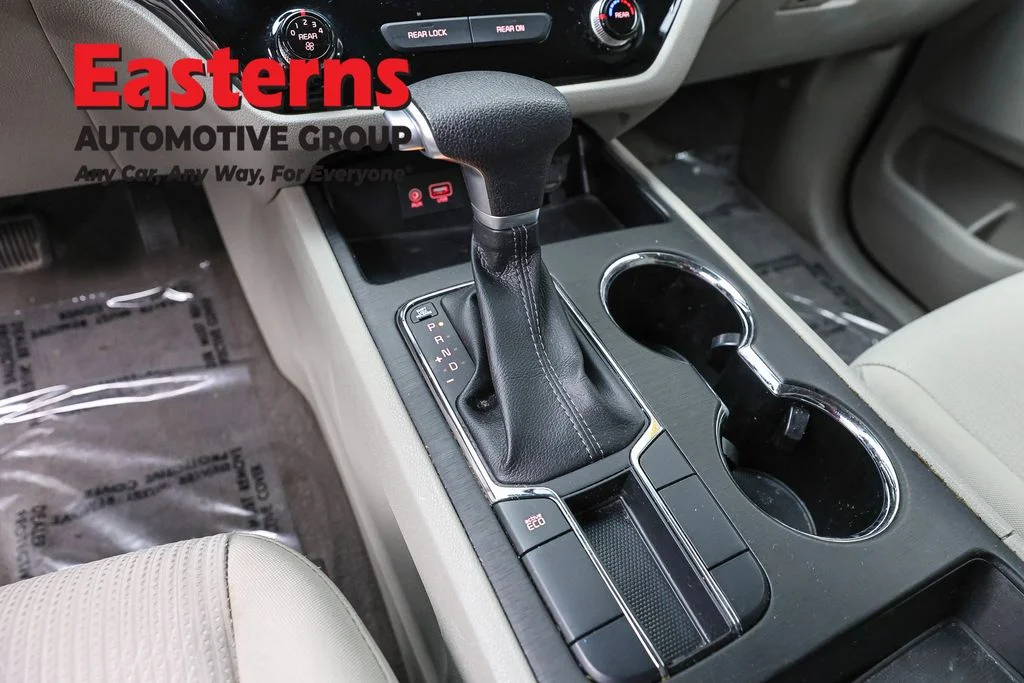 Used 2020 White Kia LX image 12