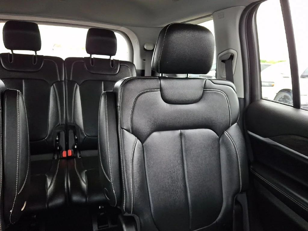 Used 2023 Silver Jeep Limited image 21