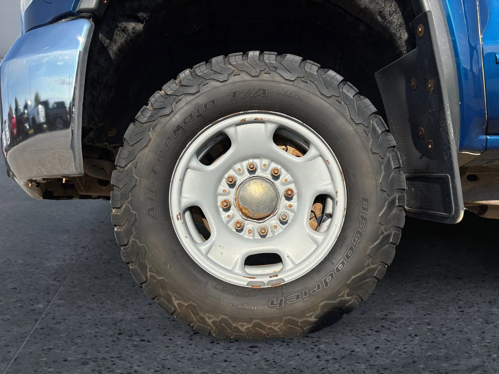 Used 2017 Blue GMC SLE image 9