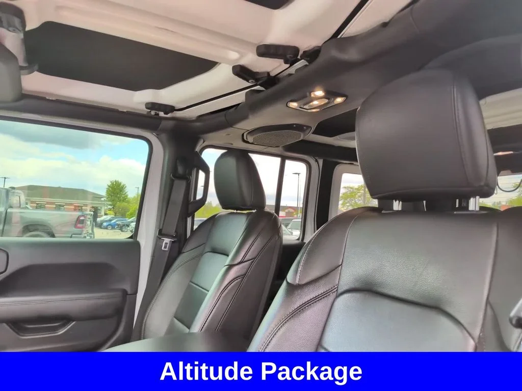 Used 2023 White Jeep Altitude image 25
