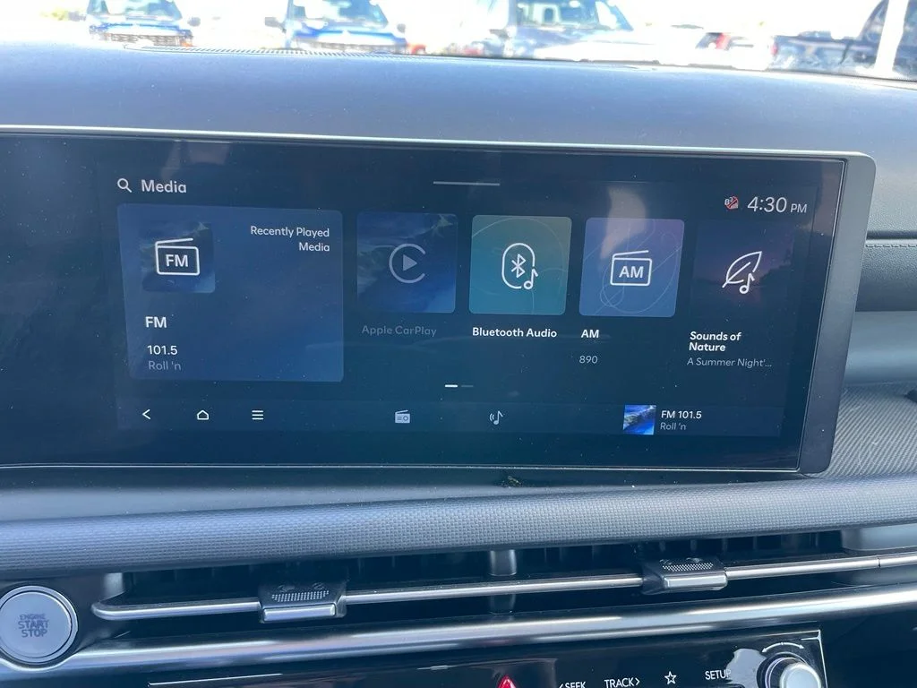 Used 2025 Hampton Gray Hyundai SEL image 16