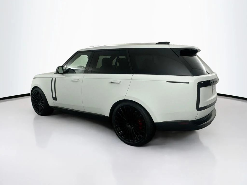 New 2026 Fuji White Land Rover SE image 7