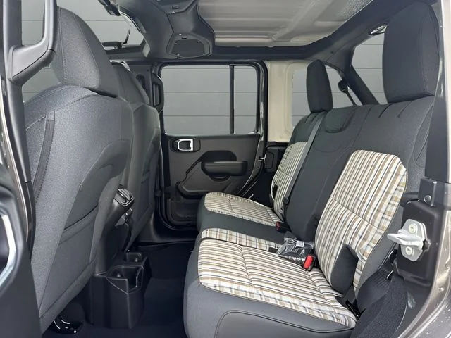 New 2026 Granite Crystal Metallic Clear-Coat Exterior Paint Jeep 85th Anniversary Edition image 12