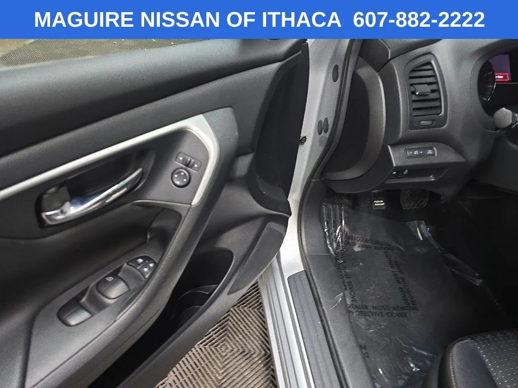 Used 2016 Silver Nissan 2.5 S image 27