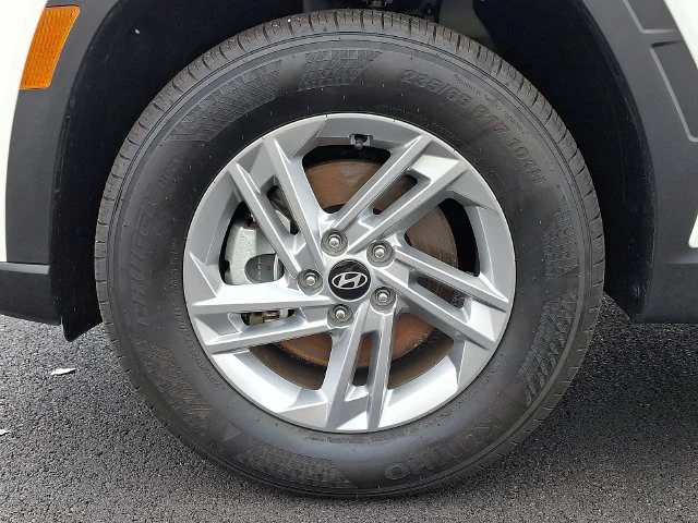 New 2026 White Hyundai SE image 22