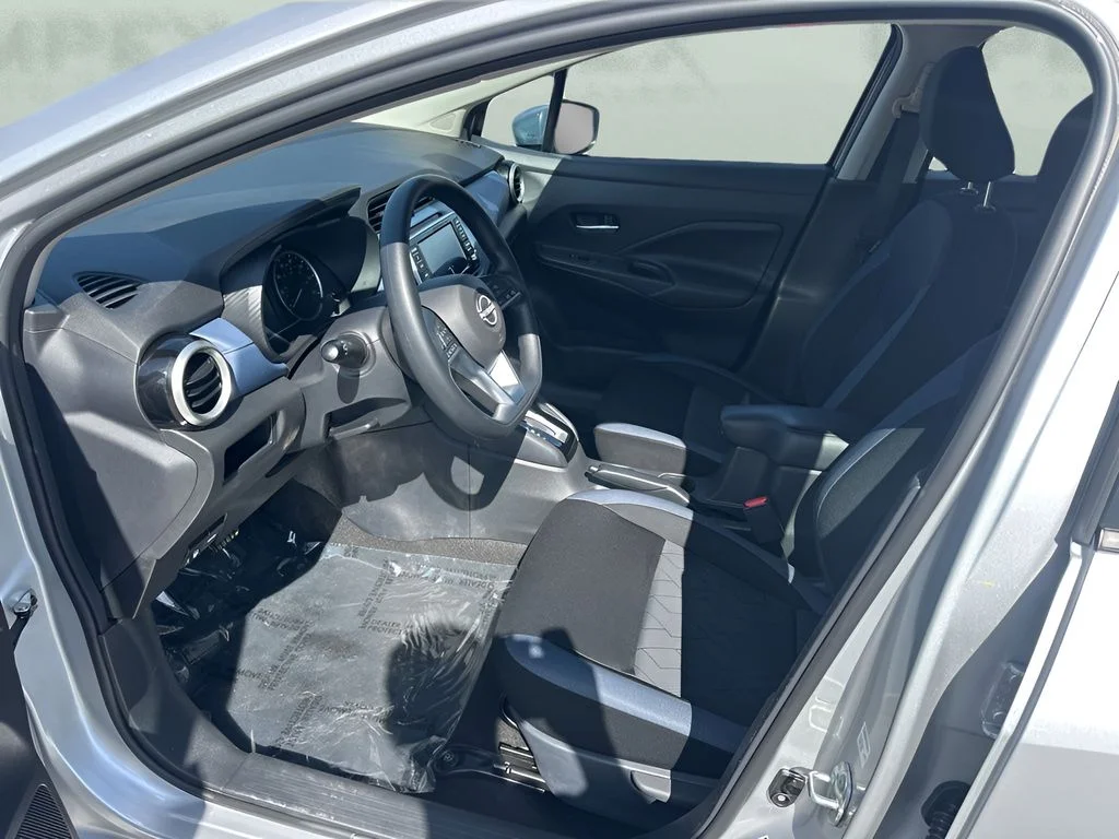 Used 2025 Silver Nissan 1.6 SV image 9