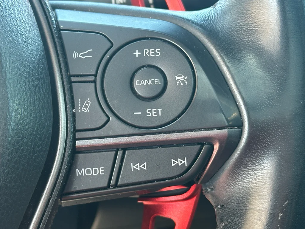 Used 2022  Toyota XSE V6 image 19