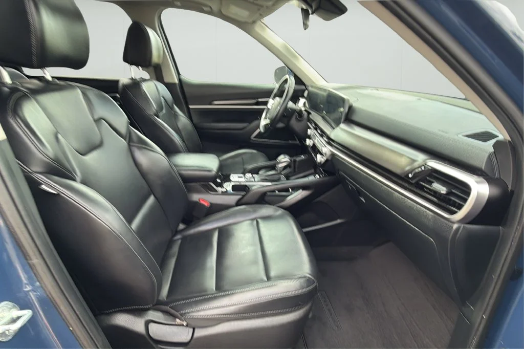 Used 2025 Black Kia S image 14