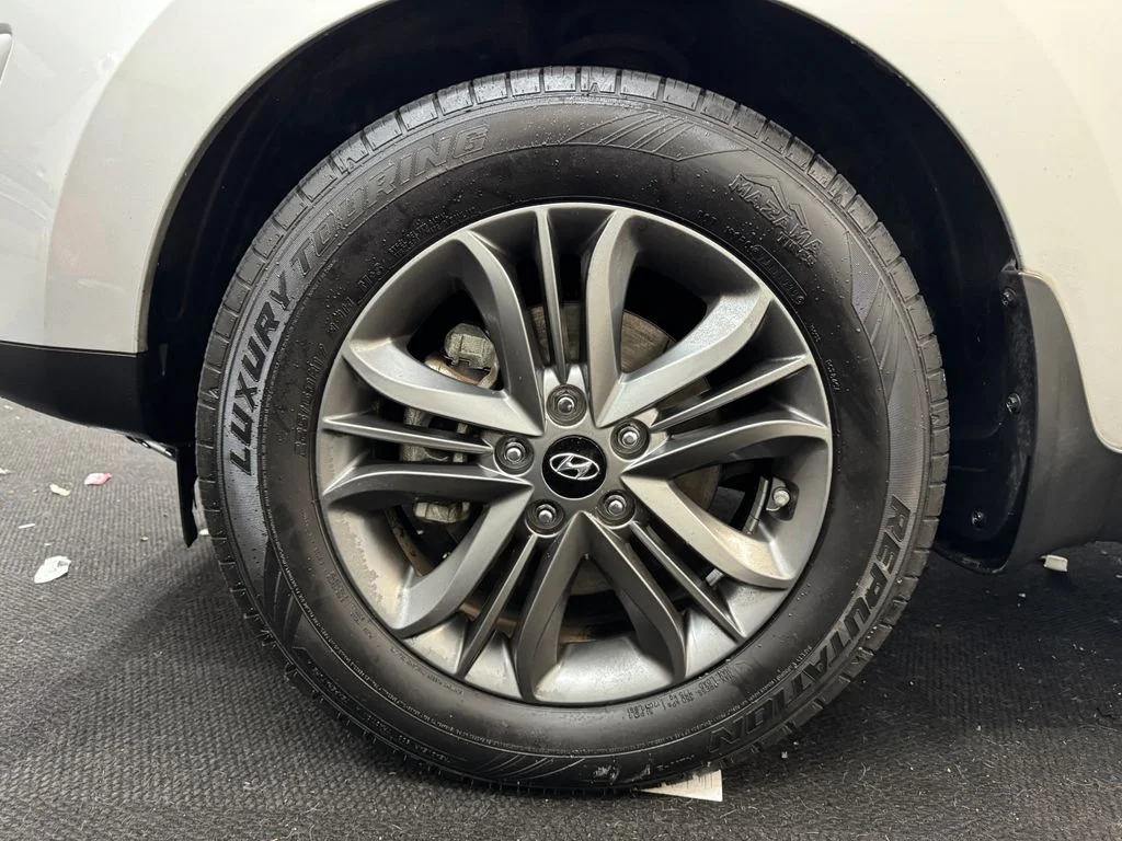Used 2014 Silver Hyundai SE image 13